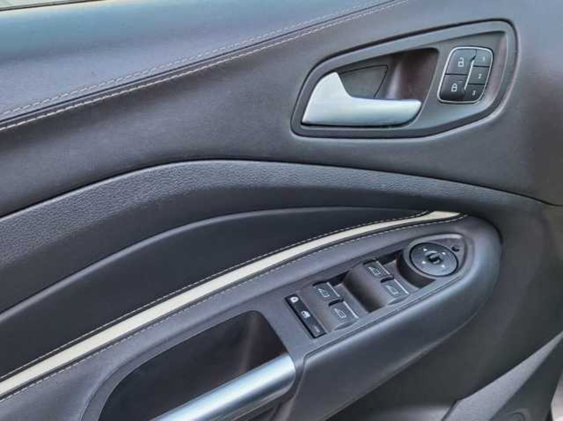 Ford Kuga 2.0l - Grigio scuro