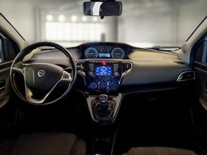 Lancia Ypsilon 1l